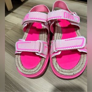 Women’s sandals